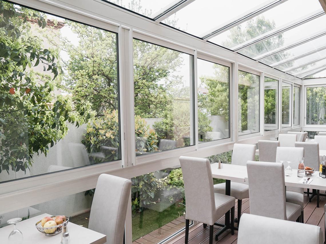 ARAMONS RESIDENCE SENIORS LES PALATINES : VERANDA DU RESTAURANT
