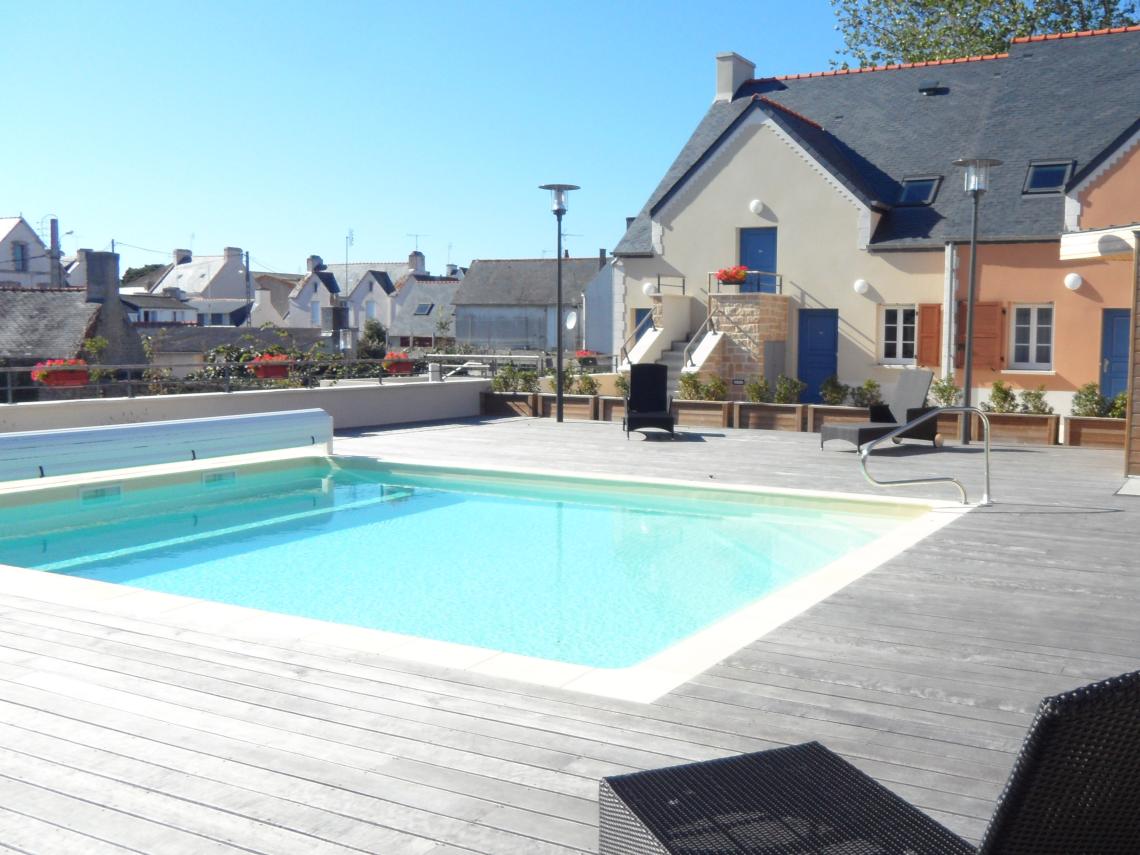 GUILVINEC PARC RESIDENCE : Jardin et piscine