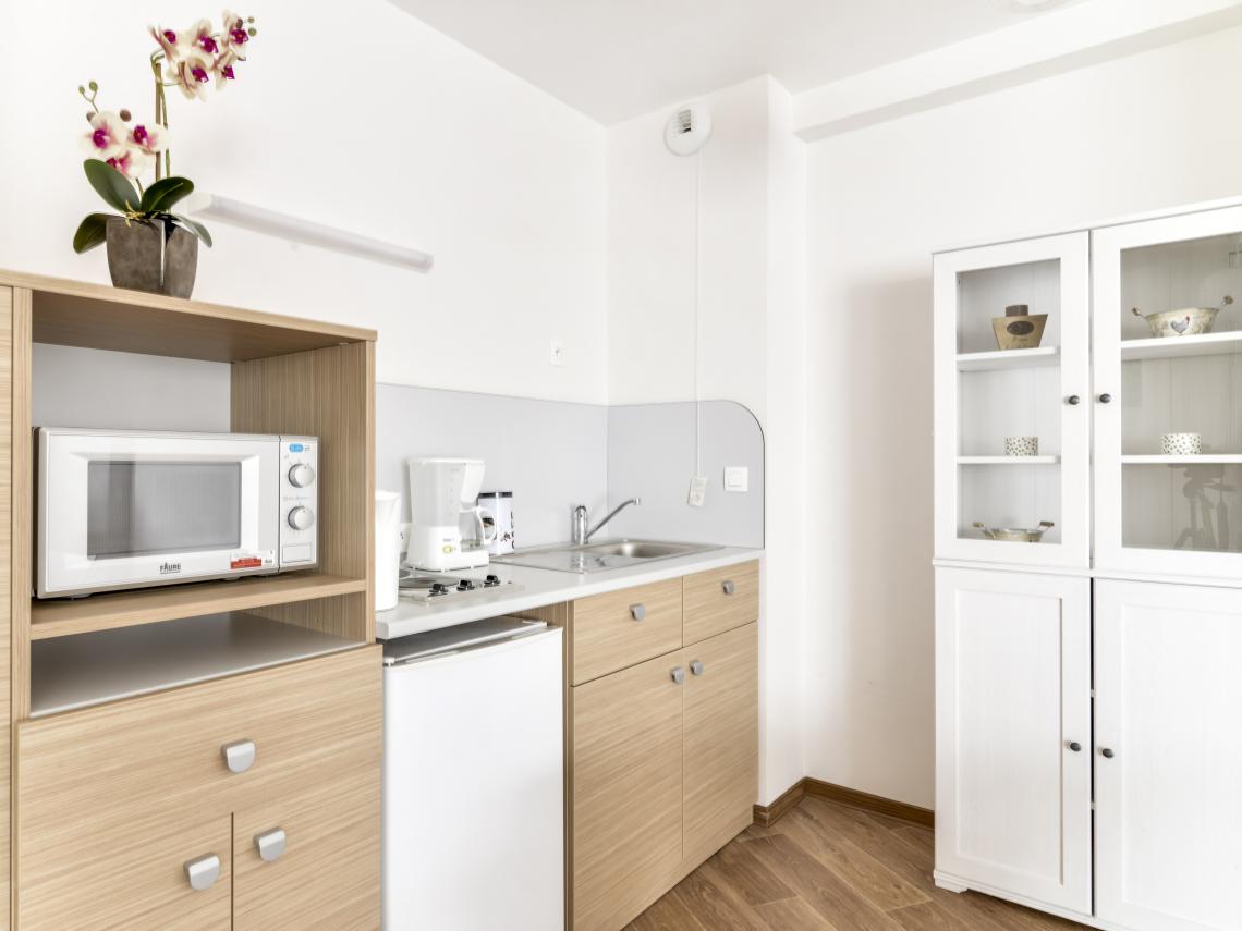 Résidence Senior Les Girandières de Valenciennes : Appartement deux pièces, coin cuisine