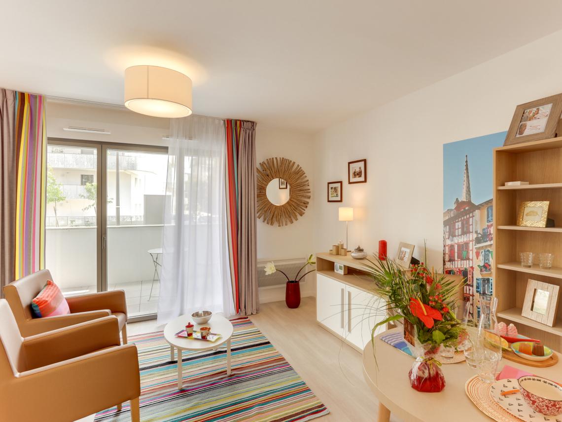 Résidence Seniors Les Girandières Bayonne : Appartement deux pièces, salon