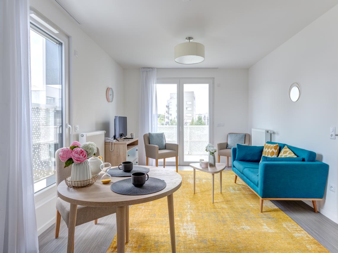 Résidence Seniors Les Girandières Brétigny-sur-Orge : Appartement deux pièces, salon
