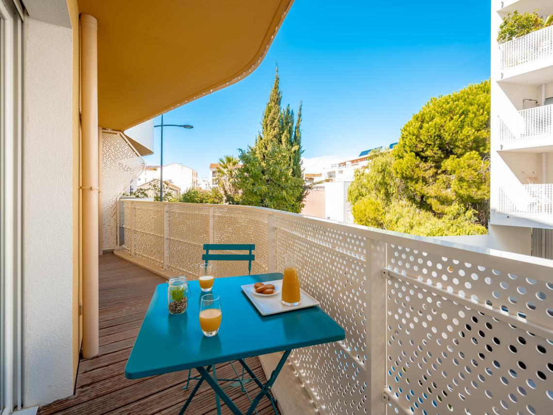 Résidence Seniors Les Girandières La Seyne sur Mer : Balcon d'un appartement