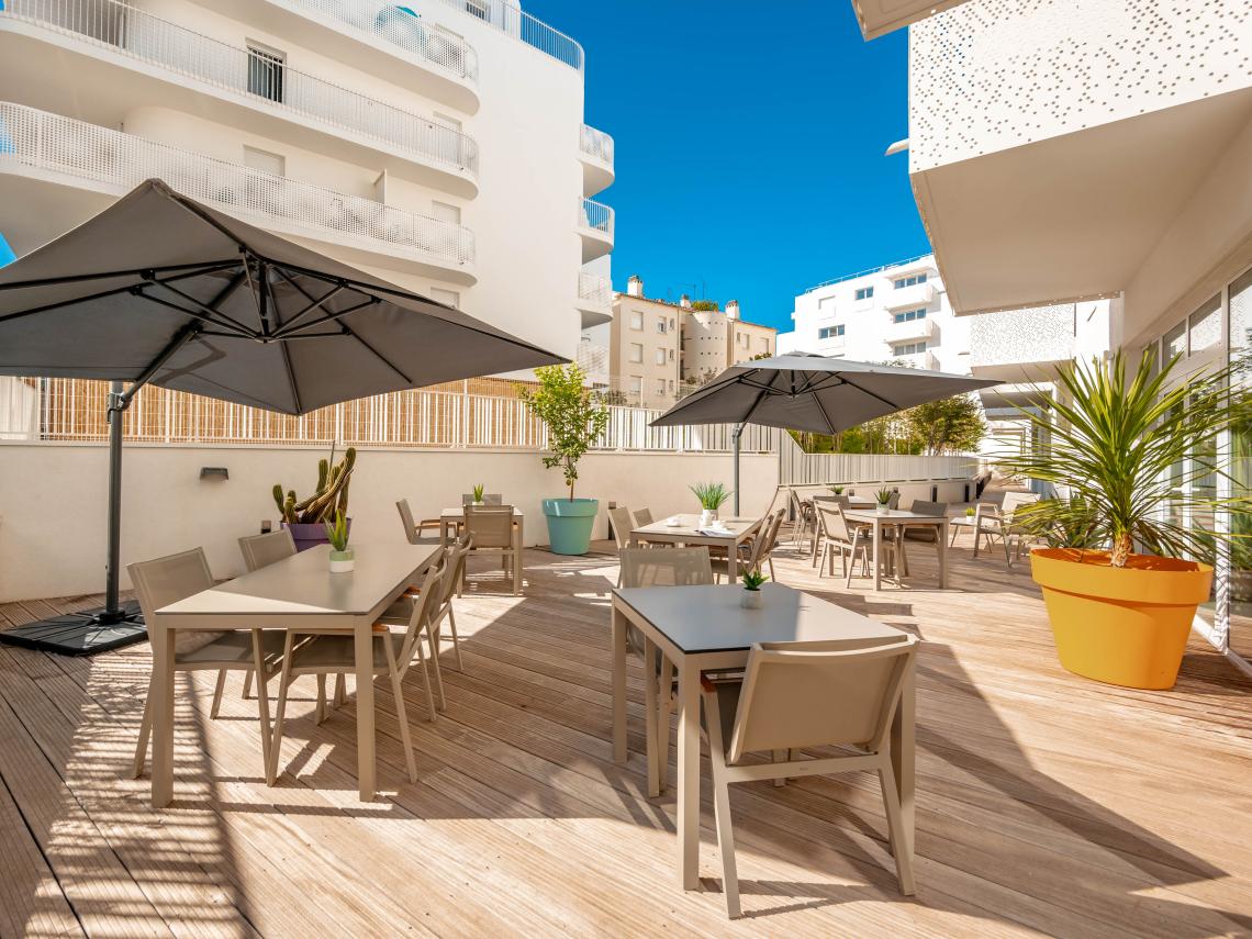 Résidence Seniors Les Girandières La Seyne sur Mer : Terrasse commune des Girandières La Seyne-sur-Mer
