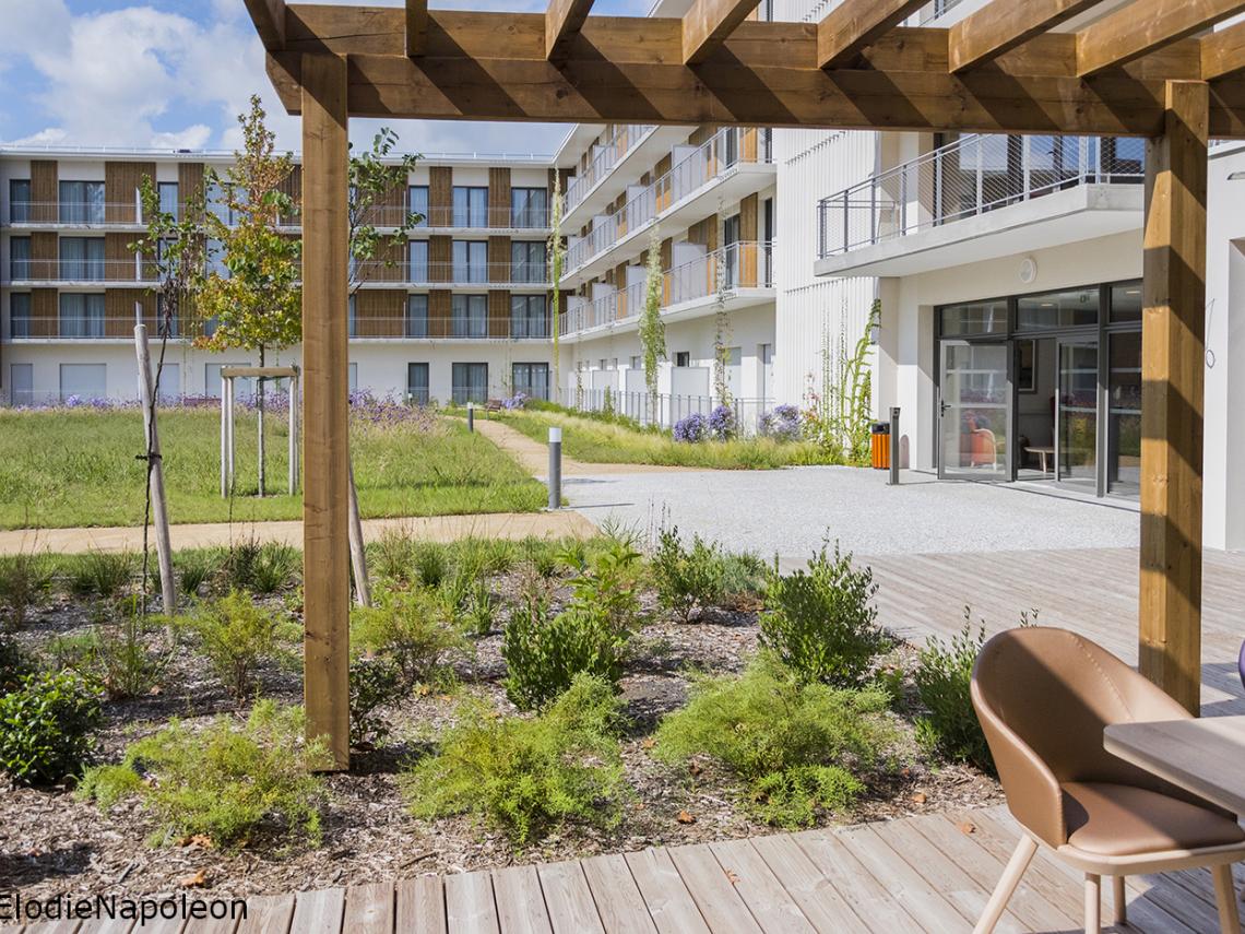 Résidence Seniors Les Girandières de Mont-de-Marsan : Terrasse de la résidence