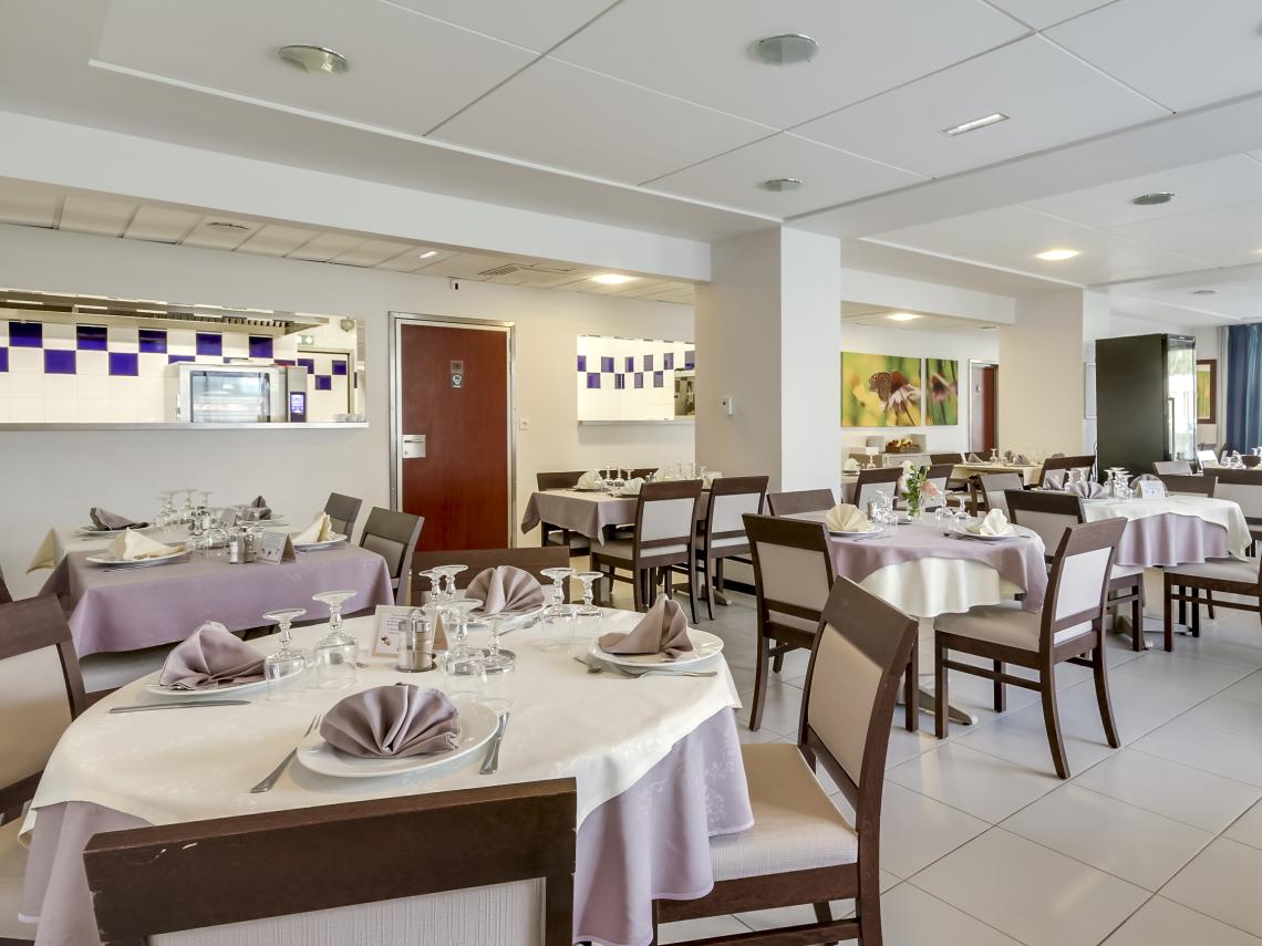 Résidence Seniors Les Girandières de Saint-Berthevin : Restaurant