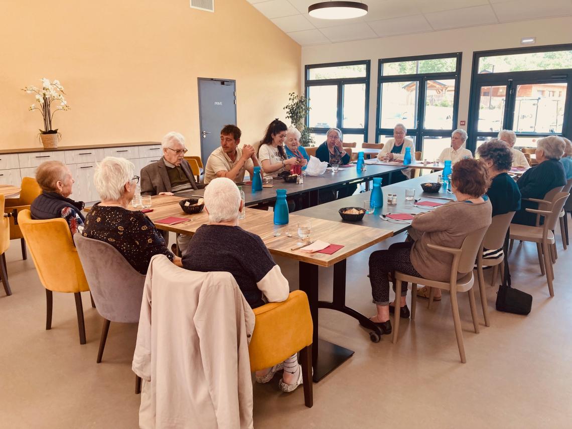 Résidence Services Séniors de Montignac-Lascaux : Repas anniversaire du mois de mai
