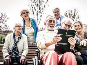 alt="Comment choisir sa résidence senior : critères, tarifs et conseils"