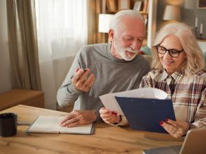 alt="Comment trouver et réserver un logement en résidence senior : étapes, délais et disponibilités"