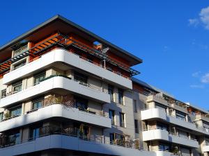 alt="Foyer-logement et résidence senior : ce qui a changé et comment choisir"