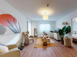  alt="Senior avec une envie d'évasion? Et si vous envisagiez une semaine en résidence senior par exemple à ANTIBES?"