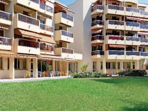  alt="L'ancienne résidence services seniors Les Hespérides de Golfe-Juan passe sous le pavillon "Les Jardins d'Arcadie""