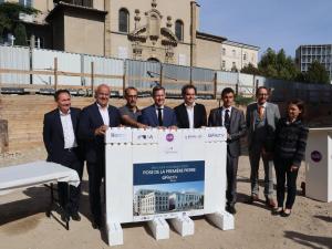  alt="Le Groupe HomniCity et la Mairie de Valence posent la première pierre de la résidence services seniors Oh Activ à Valence"