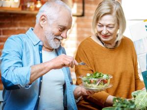  alt="OVELIA et Sogeres co-éditent un livre blanc dédié à l'alimentation des seniors"