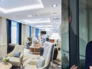  alt="Le groupe DUVAL accélère sur le marché des Résidences avec services pour Seniors et regroupe ses activités de résidences gérées"