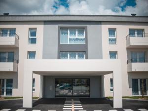  alt="InfrarRed Capital Partners et Heurus partenaires pour développer un offre de résidence services pour Seniors"