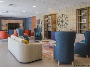 alt="Ouverture des Girandières, première résidence seniors de Mont-de-Marsan : confort, services et liberté, dans un écrin de verdure."