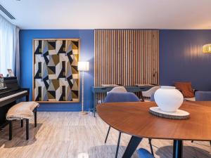  alt="Résidence Seniors Aix-les-Bains : OVELIA ouvre une résidence services seniors dans l'ancien hôtel Le Bristol"