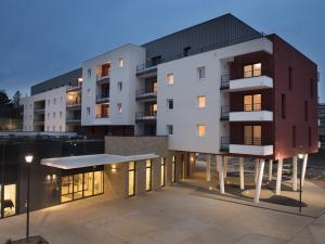  alt="Senior fragilisé par l'isolement ou une hospitalisation? Optez pour un séjour temporaire en Résidence avec Services pour Seniors!"