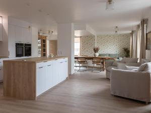  alt="Habitats partagés pour seniors en perte d'autonomie : COSIMA opère une levée de fonds de 2 Millions d'euros"