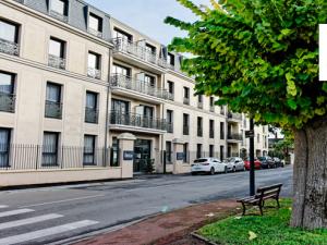  alt="HEURUS se développe pour répondre, partout en France, aux enjeux du vieillissement de la population"