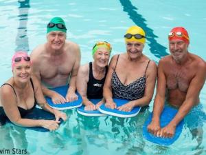 alt="Partenariat entre le réseau des résidences seniors Villa Beausoleil et Swim Stars"