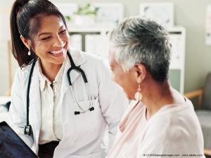  alt="Y a-t-il du personnel soignant en résidence services seniors ?"