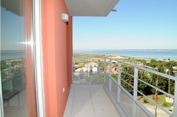 : Vue du balcon d'un appartement