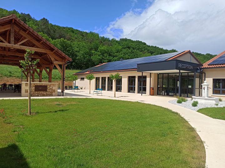 Résidence Services Séniors de Montignac-Lascaux : L'accueil, La halle, La Fontaine